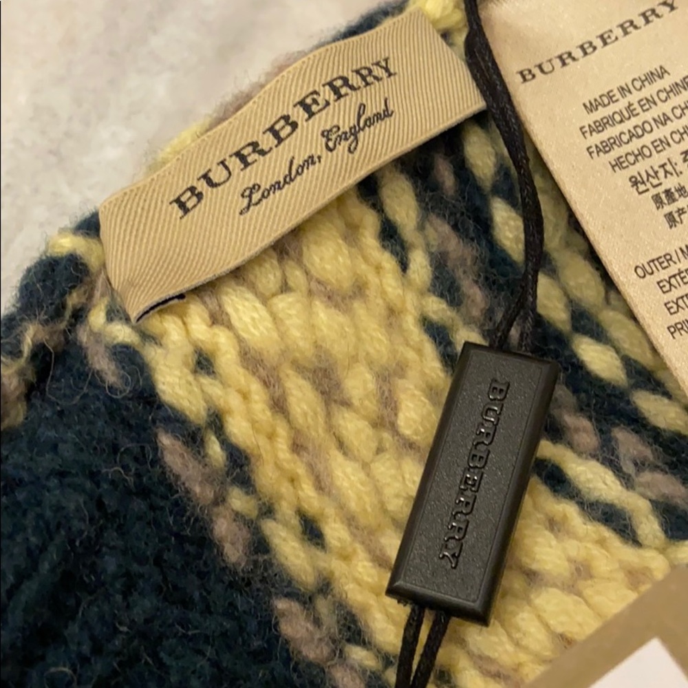 BNWT Burberry Pine Green Cashmere Knit Beanie Hat - Picture 5 of 10